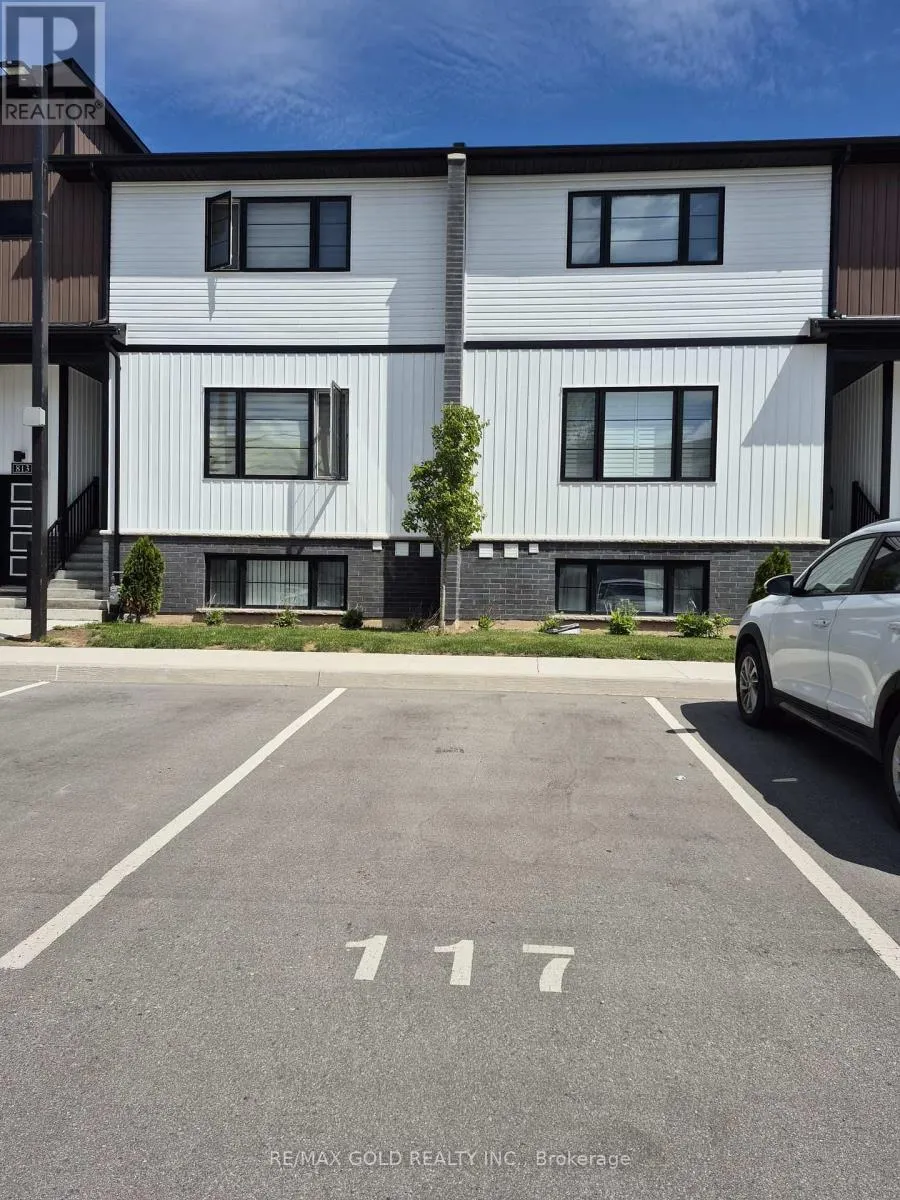 812 - 4263 FOURTH AVENUE