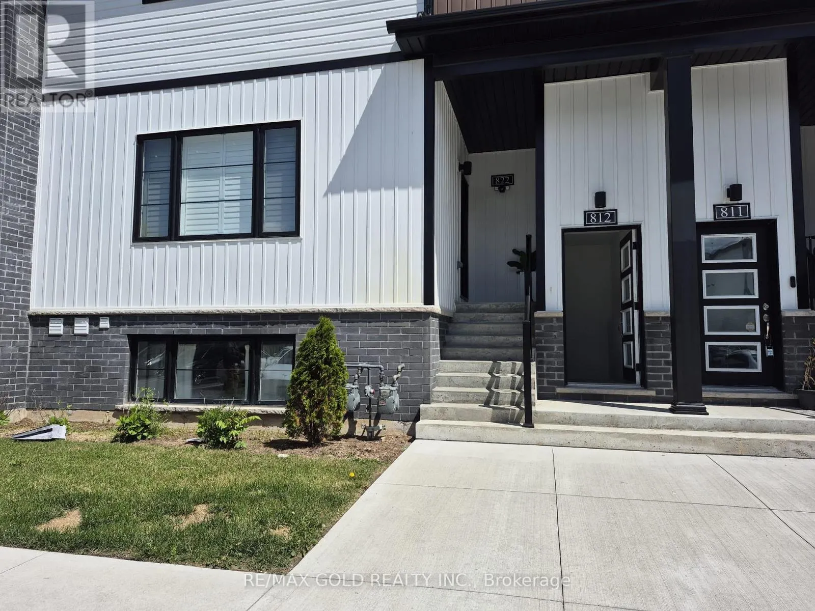 812 - 4263 FOURTH AVENUE