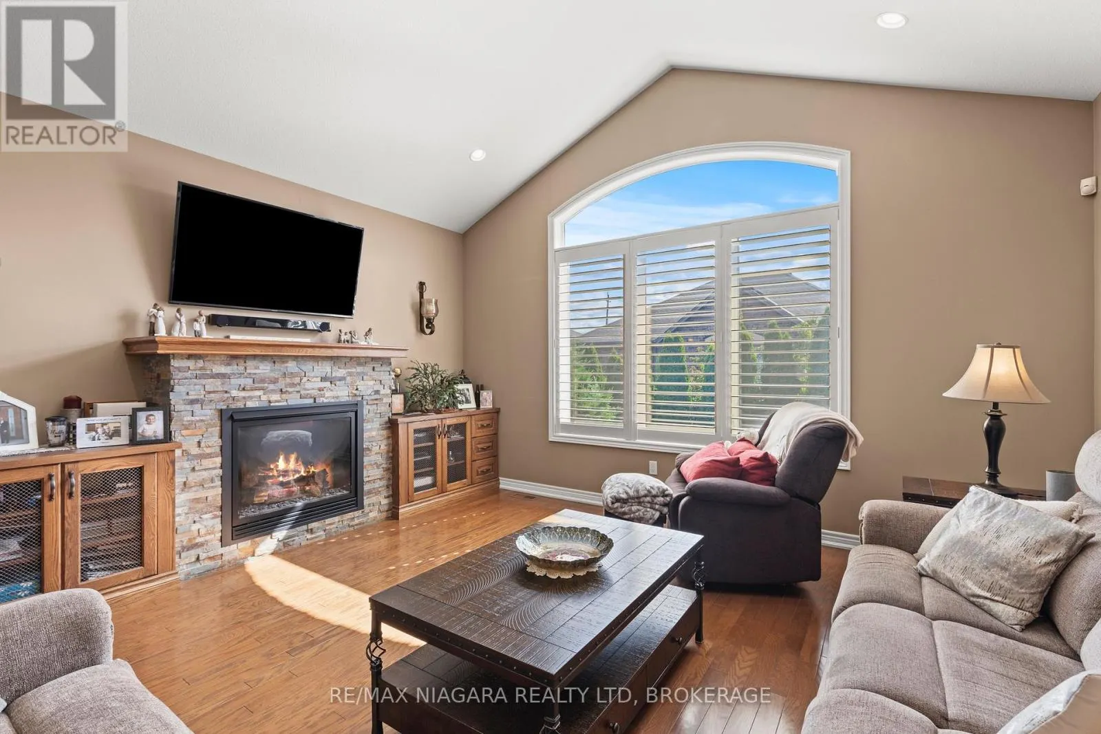 41 CREEKSIDE DRIVE