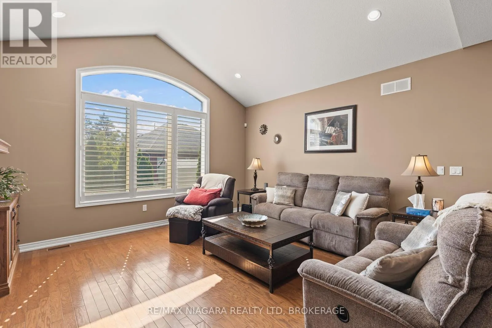 41 CREEKSIDE DRIVE