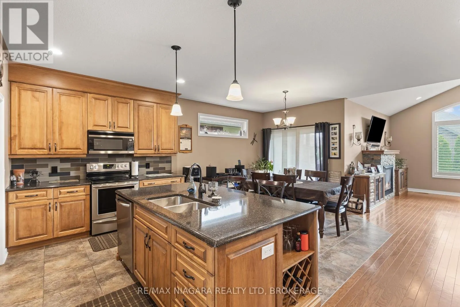 41 CREEKSIDE DRIVE