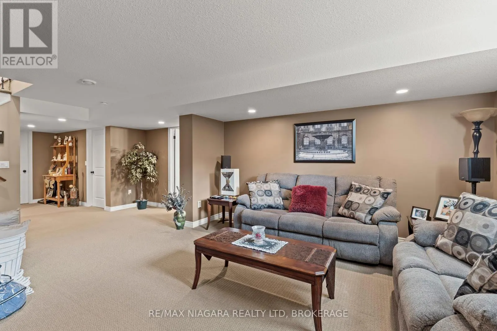 41 CREEKSIDE DRIVE