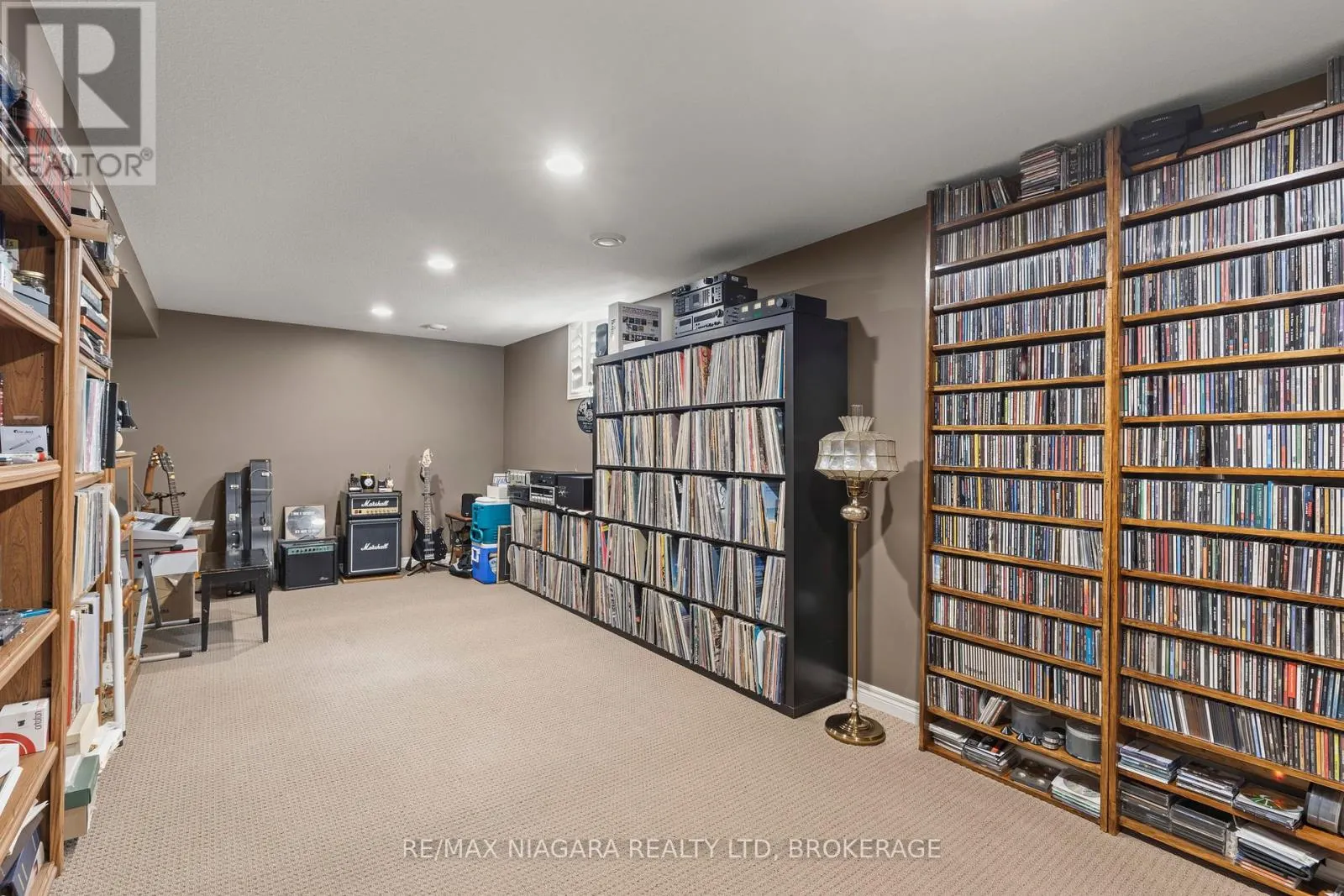 41 CREEKSIDE DRIVE