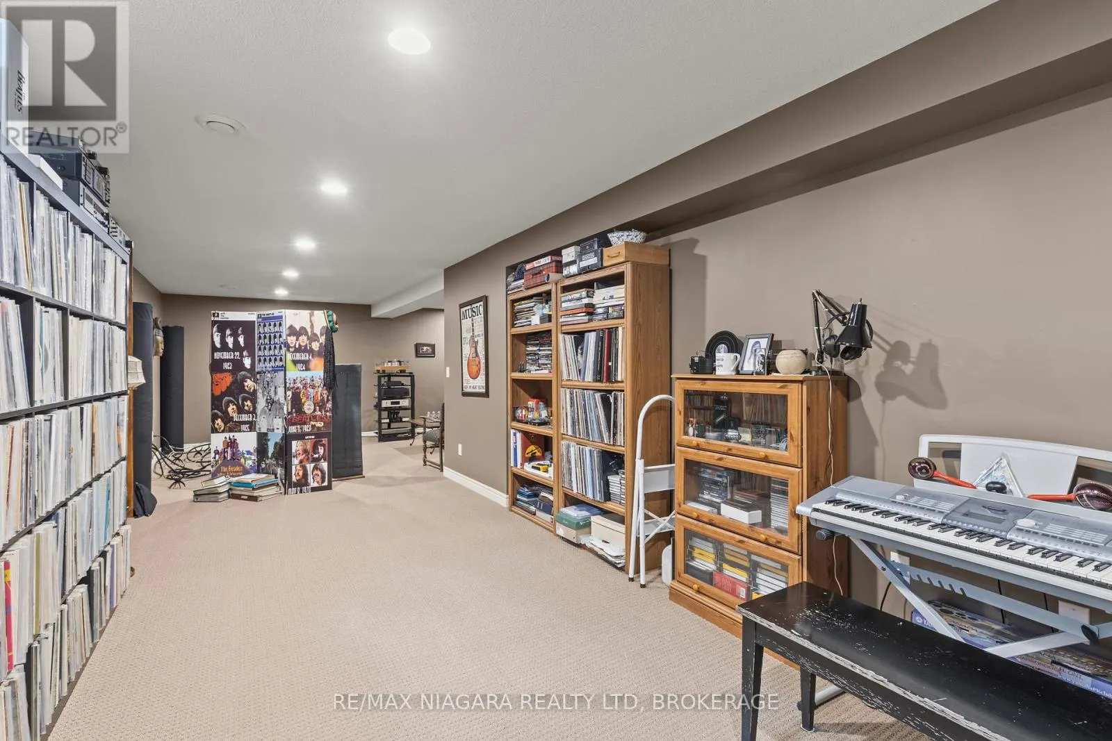 41 CREEKSIDE DRIVE