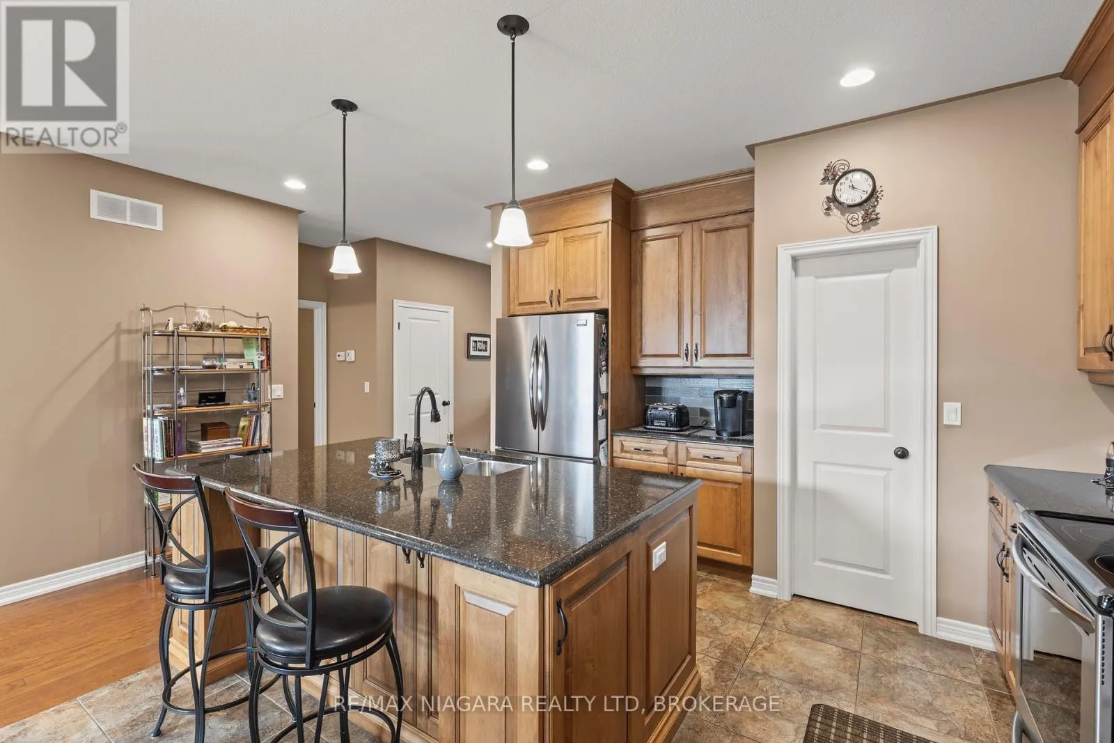 41 CREEKSIDE DRIVE