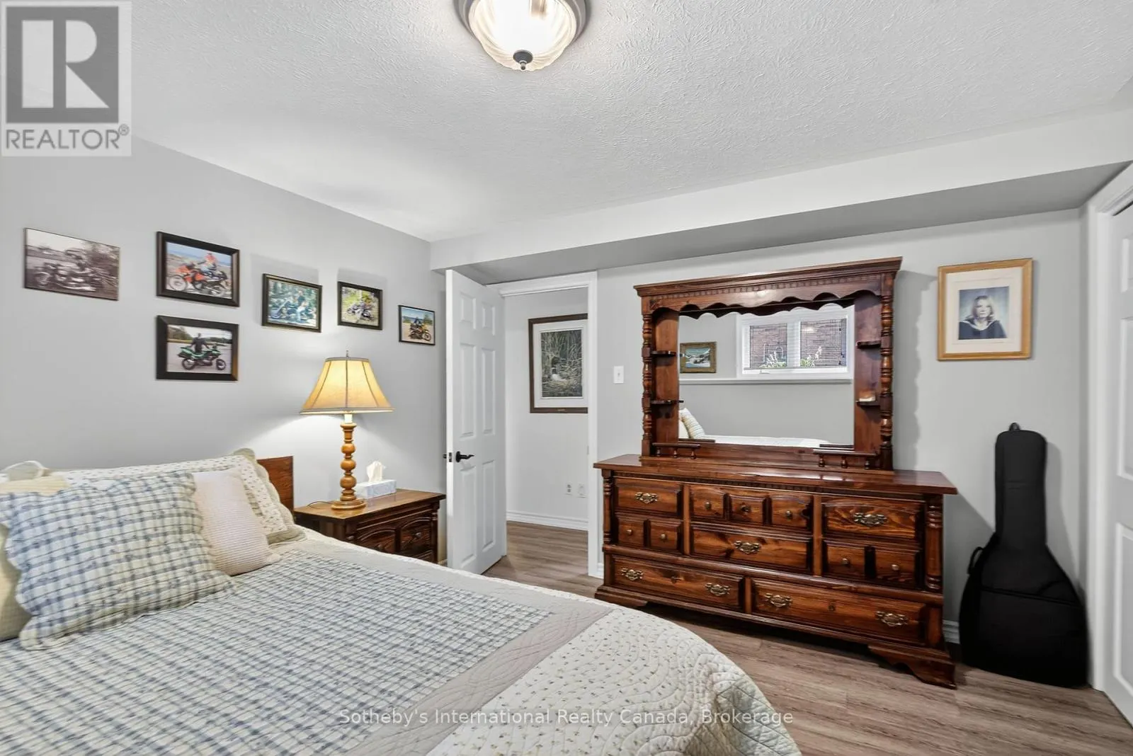 35 ELGIN STREET S
