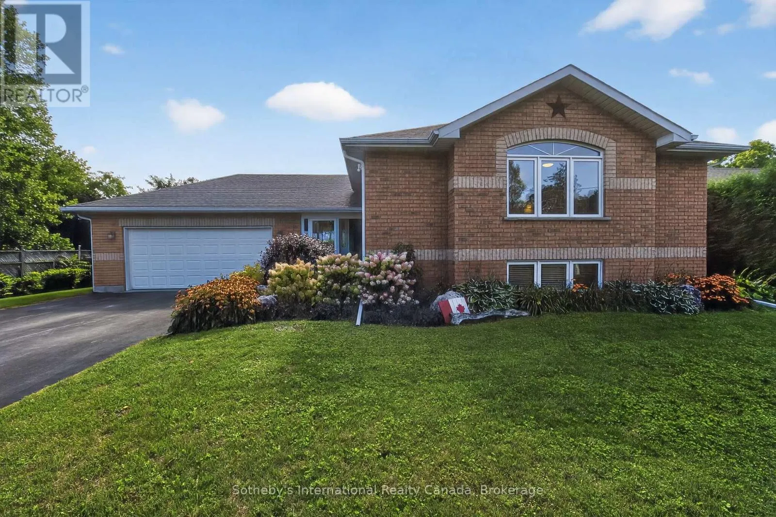 35 ELGIN STREET S