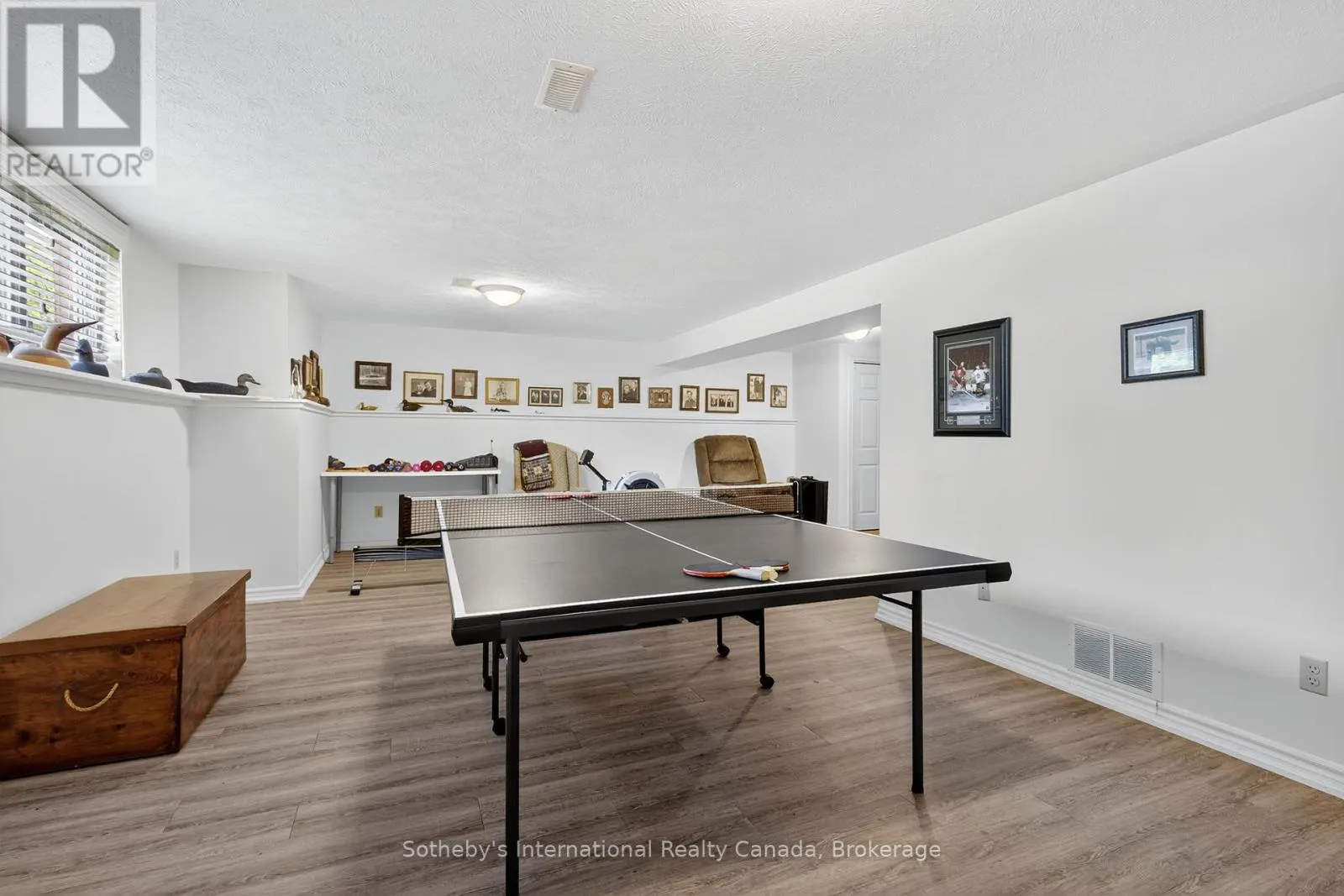 35 ELGIN STREET S