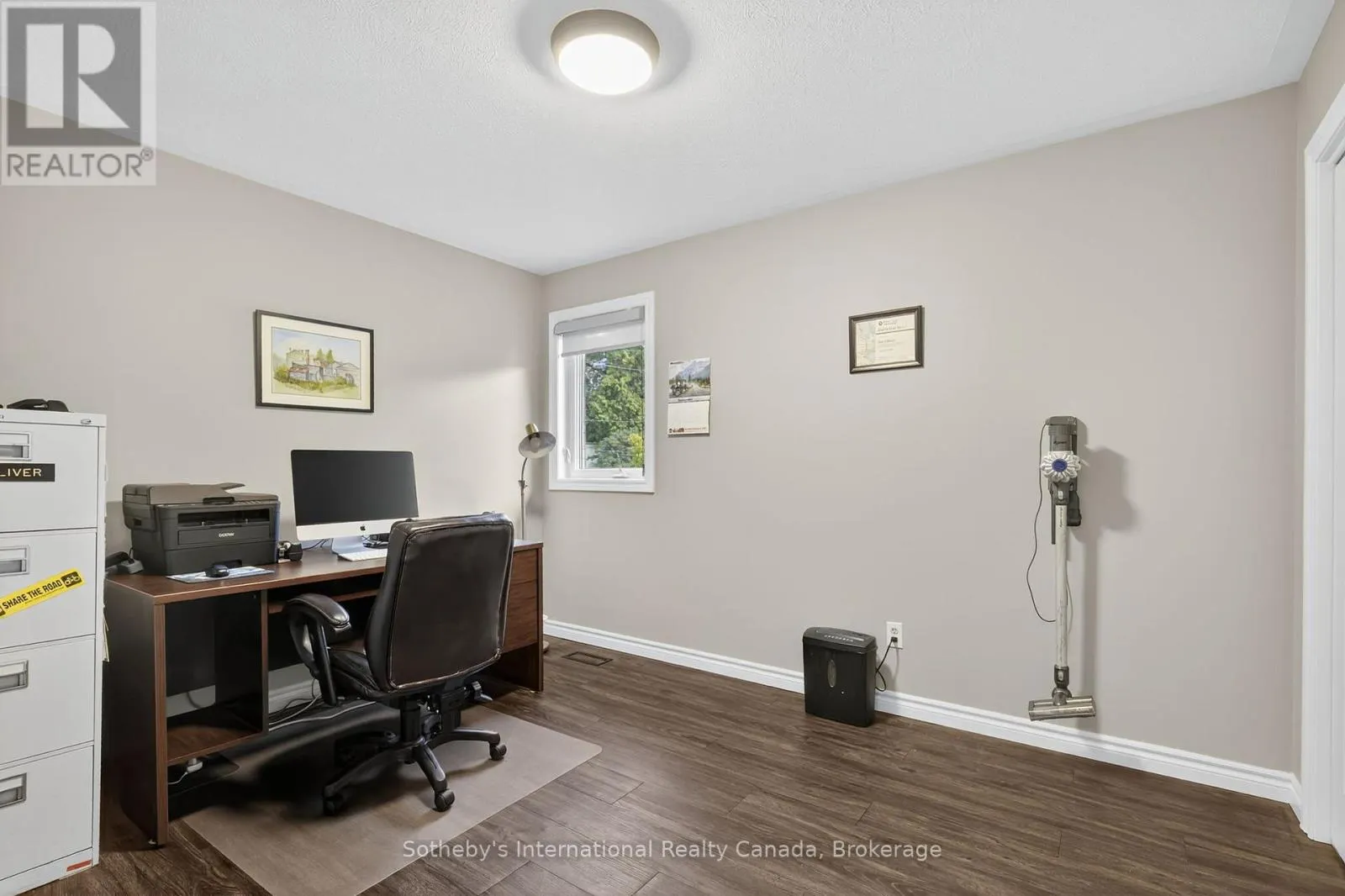35 ELGIN STREET S