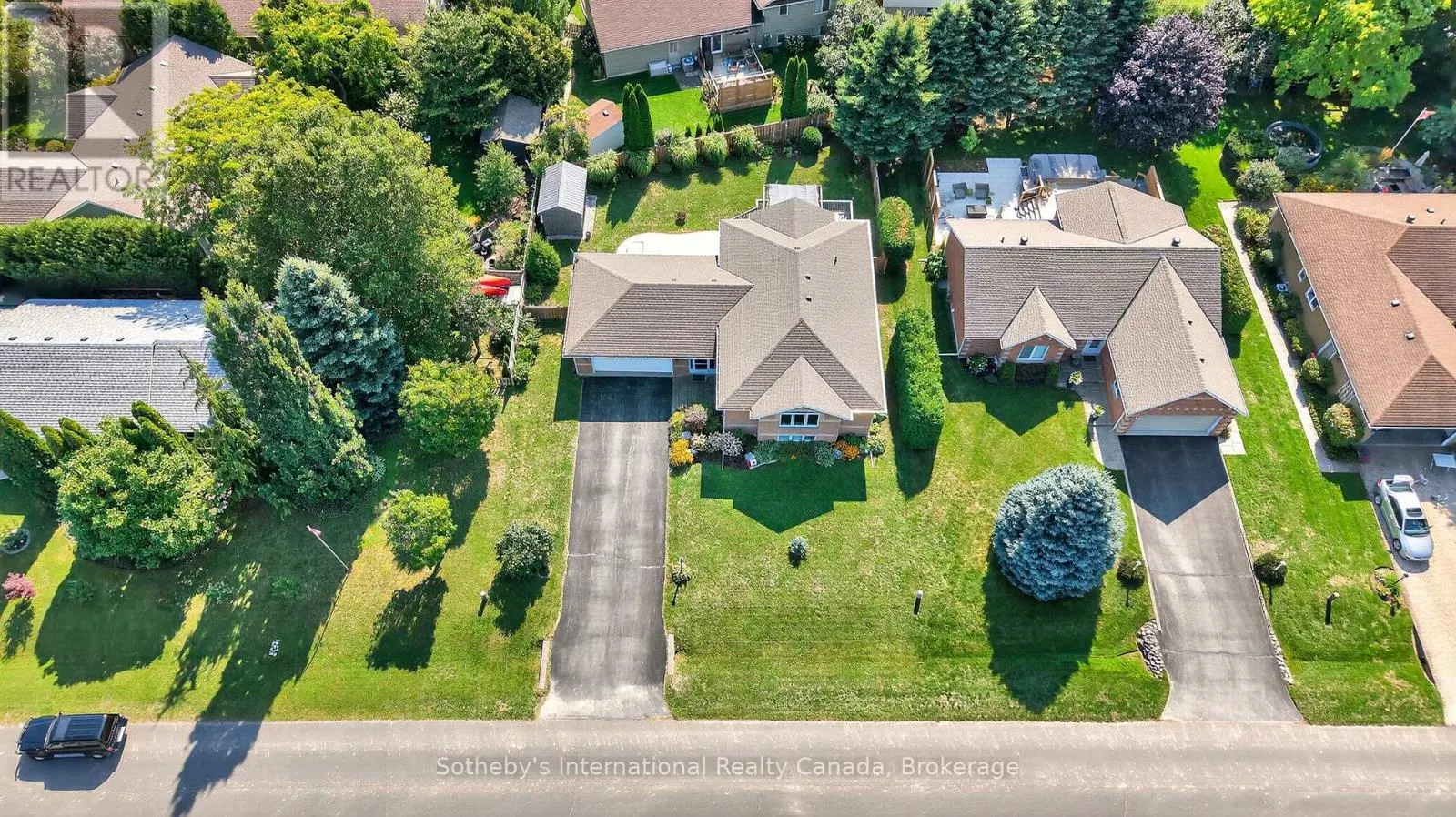 35 ELGIN STREET S