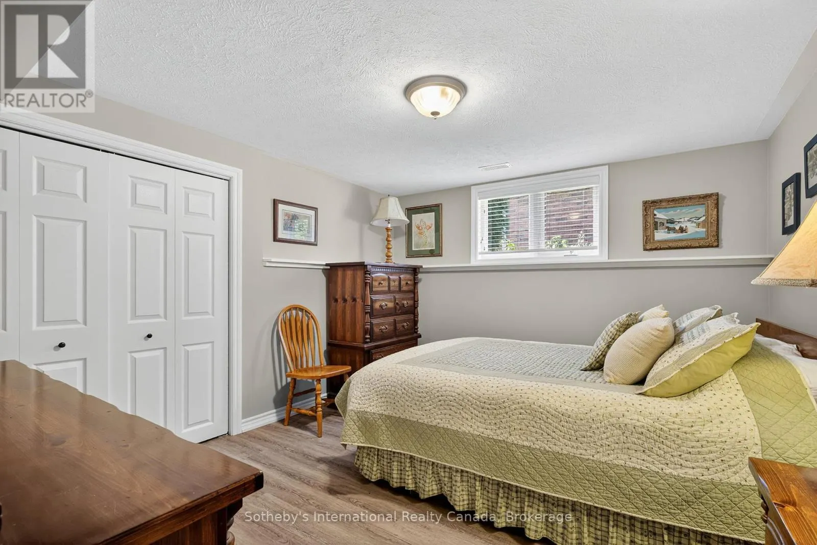 35 ELGIN STREET S