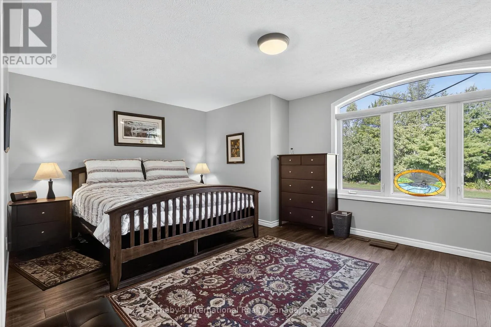 35 ELGIN STREET S
