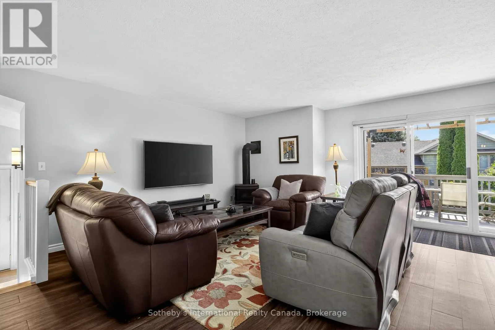 35 ELGIN STREET S