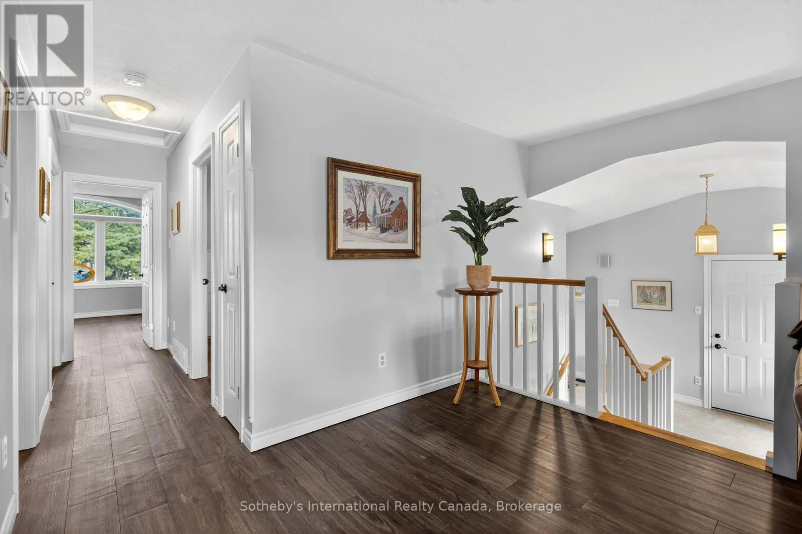 35 ELGIN STREET S
