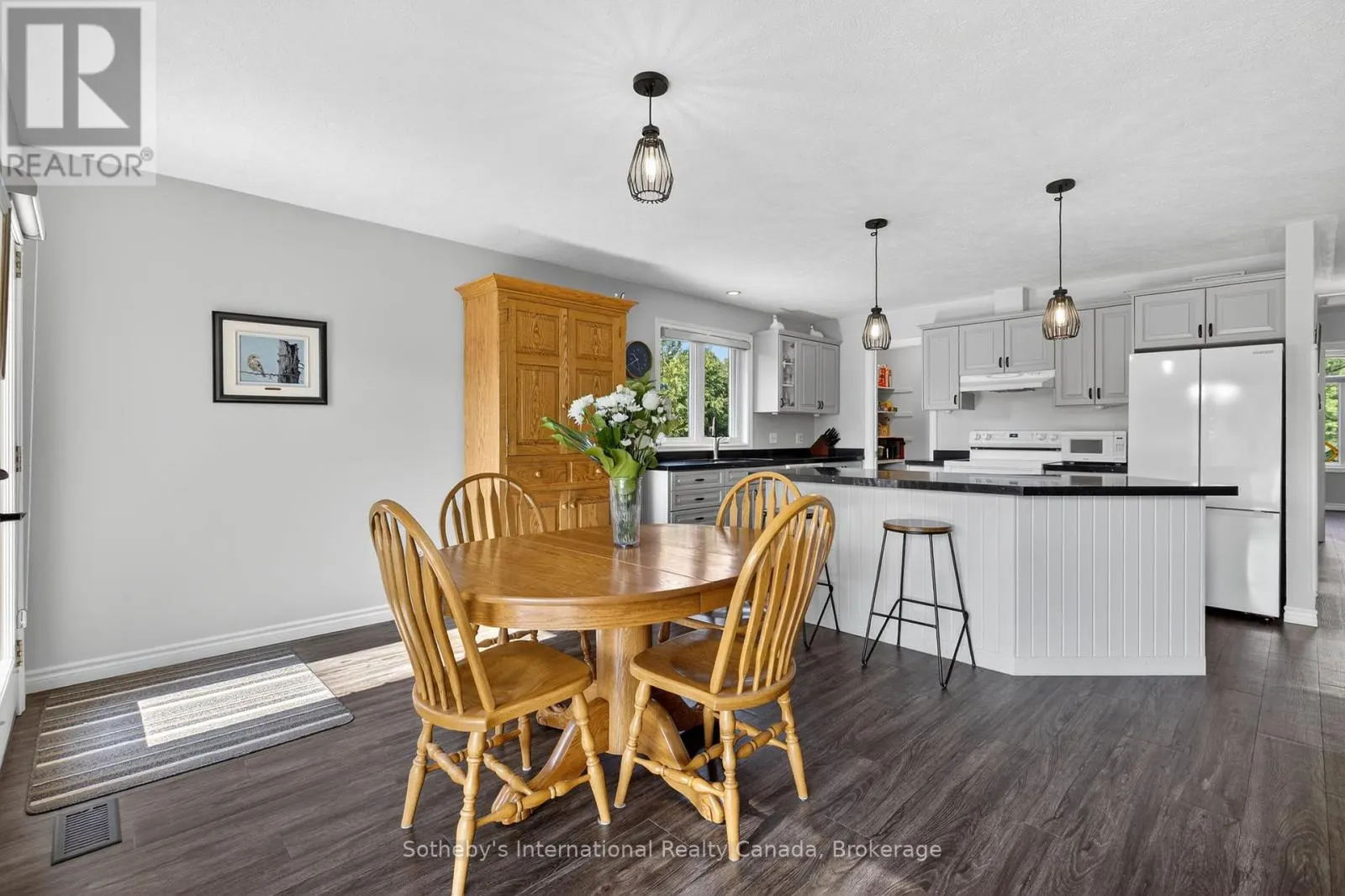 35 ELGIN STREET S