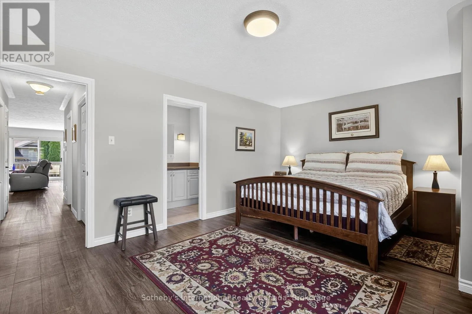 35 ELGIN STREET S