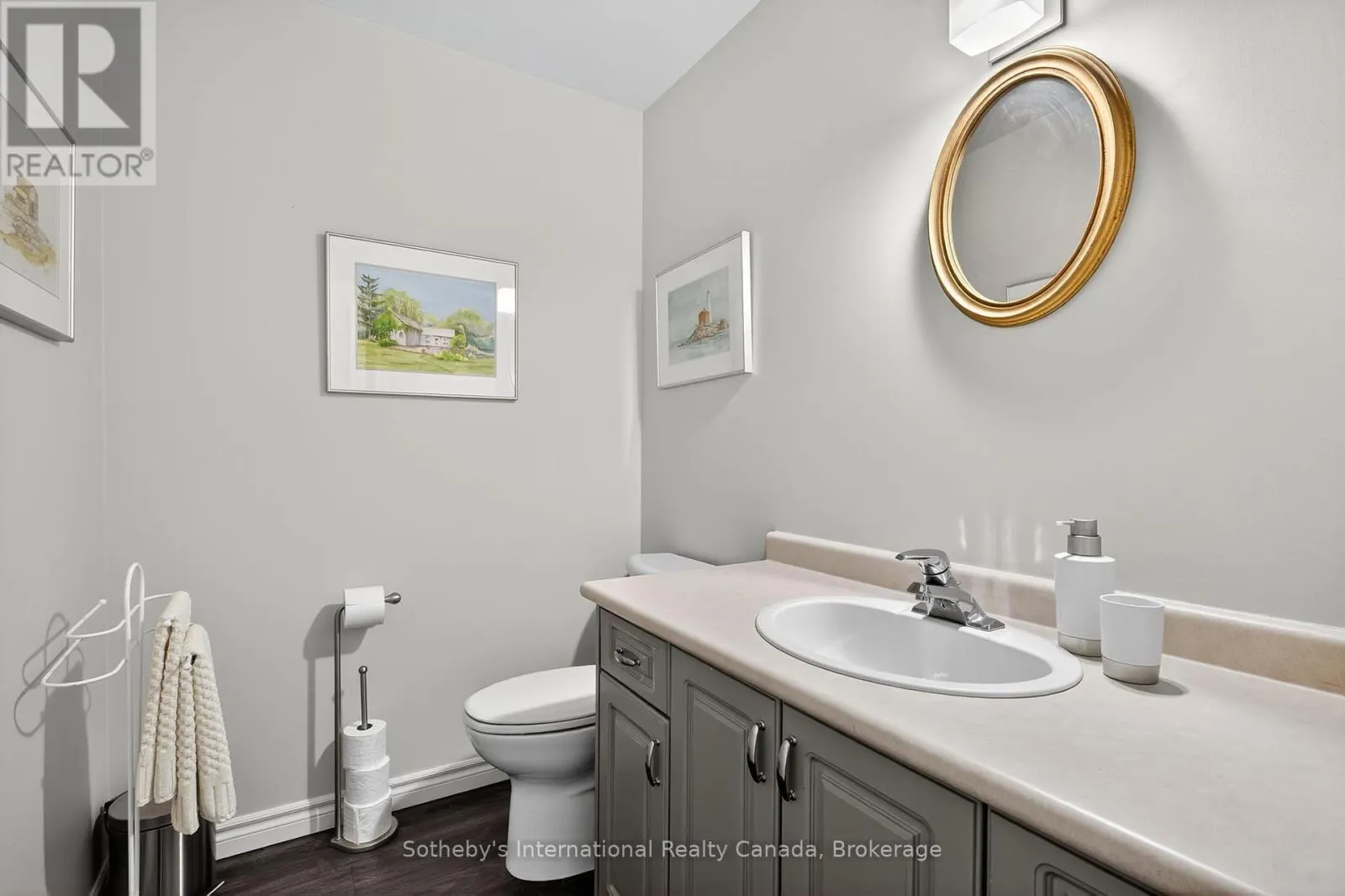 35 ELGIN STREET S