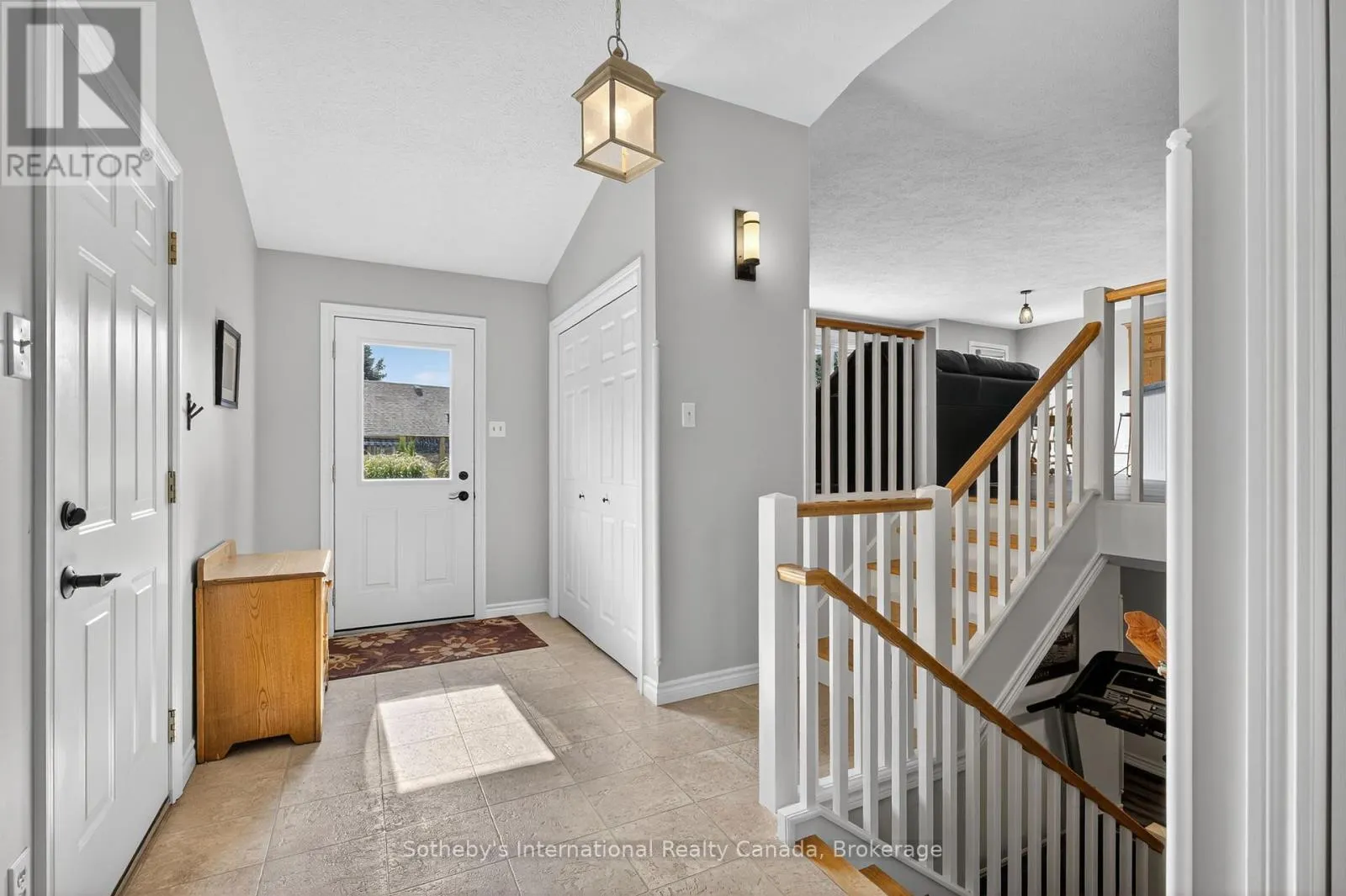 35 ELGIN STREET S