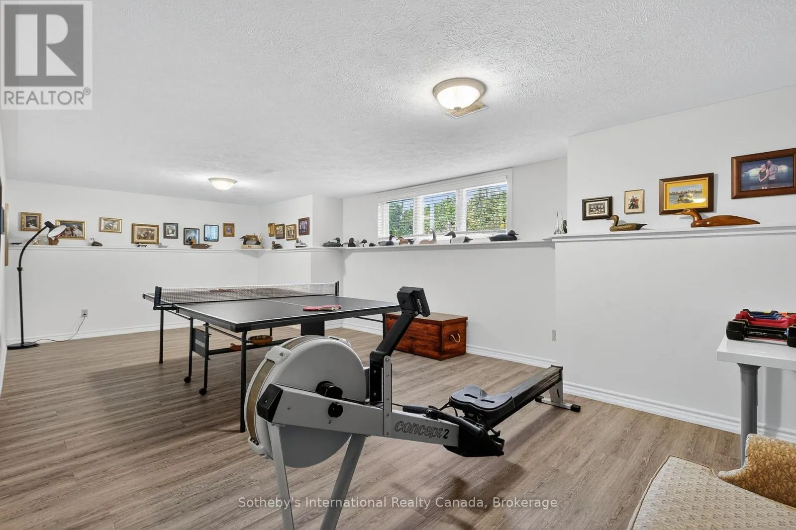 35 ELGIN STREET S