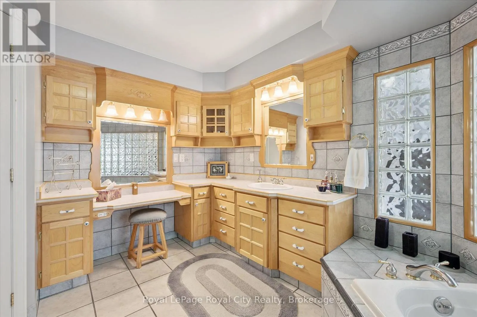 8411 ERAMOSA/MILTON TOWNLINE