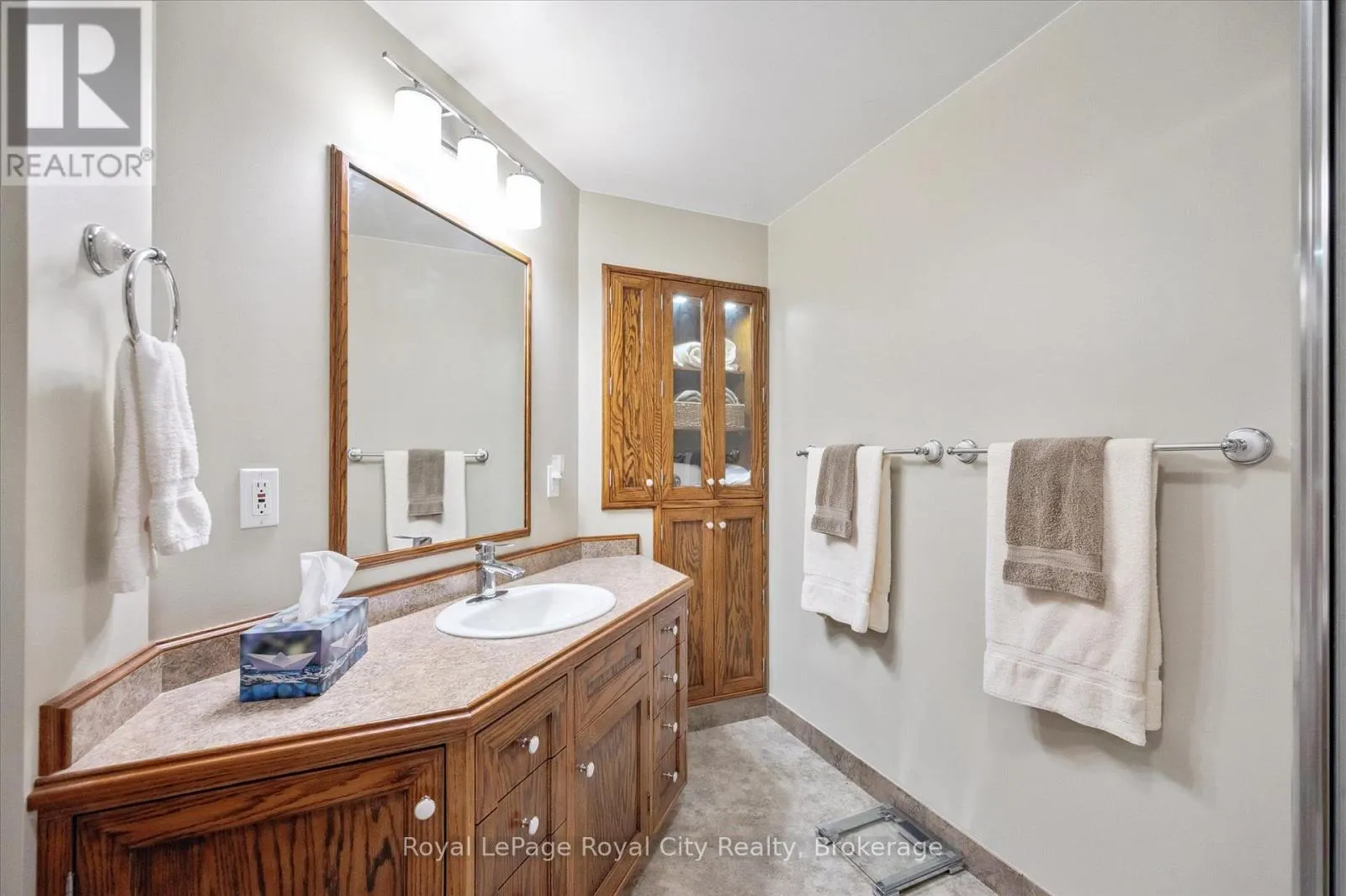 8411 ERAMOSA/MILTON TOWNLINE