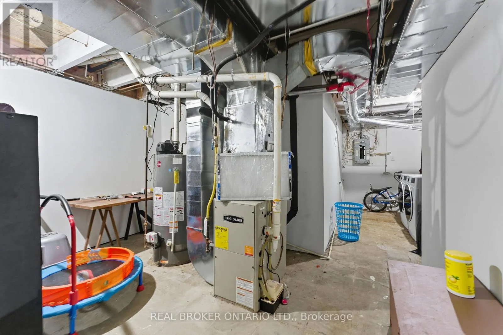 87 ELVIRA STREET W