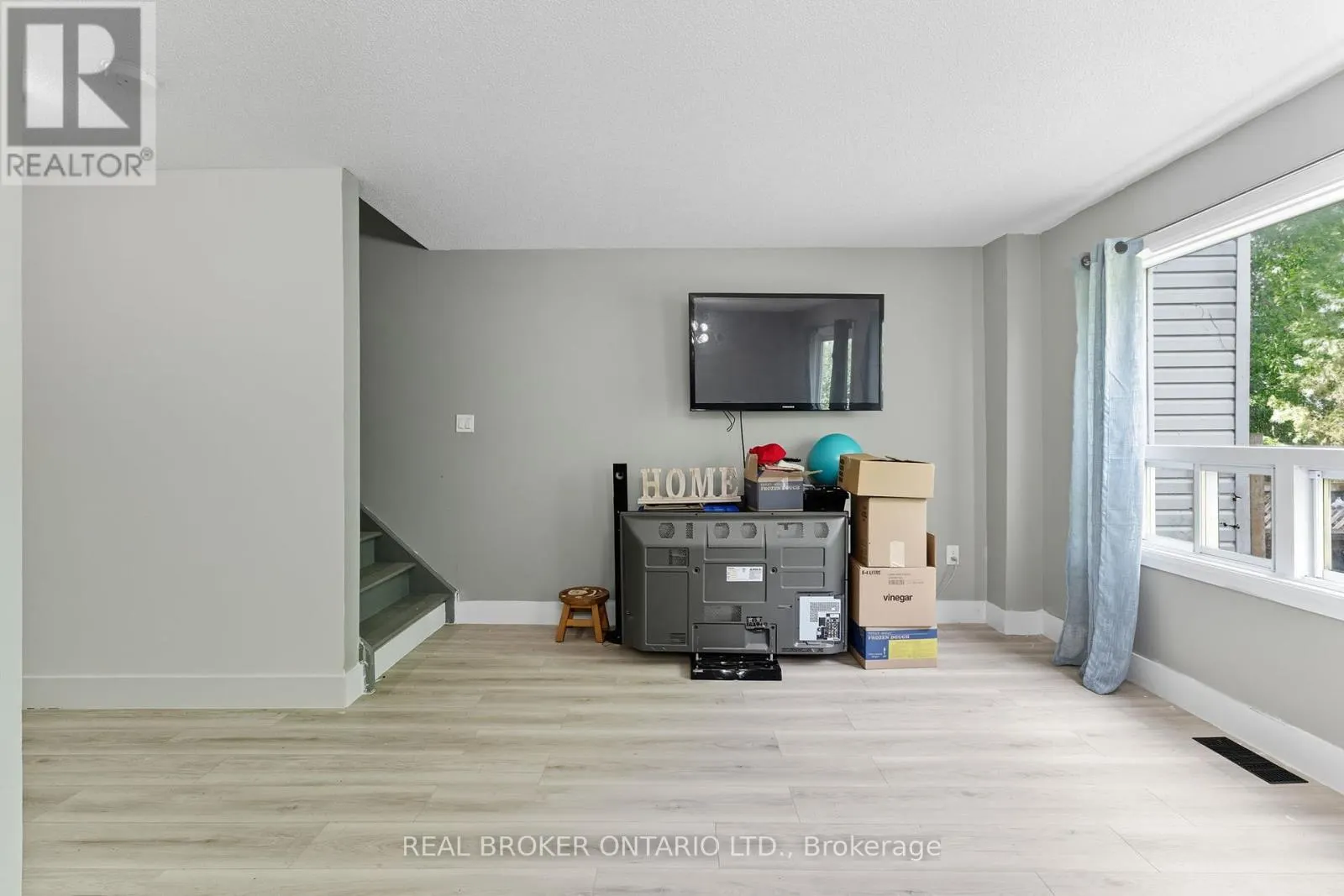 87 ELVIRA STREET W