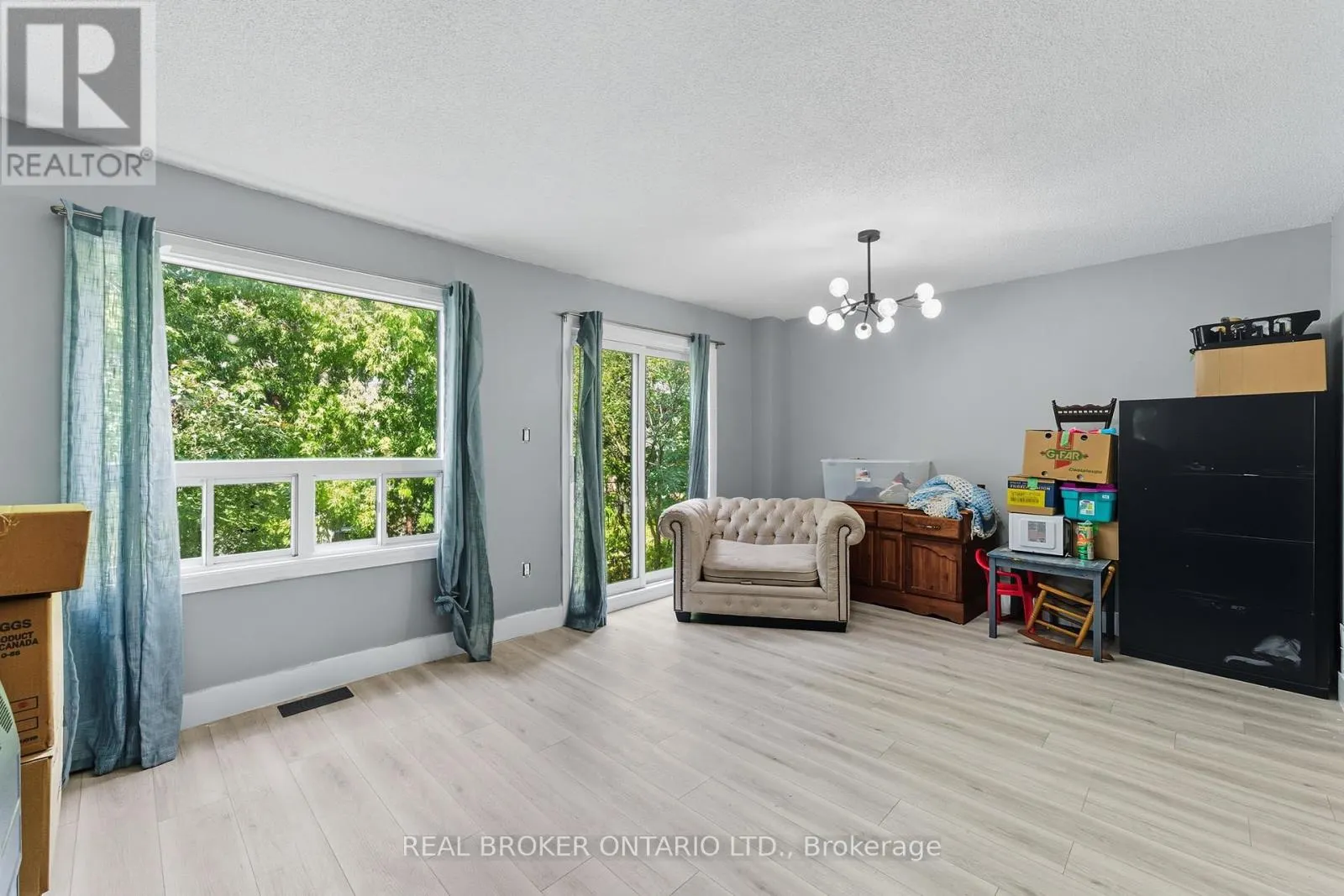 87 ELVIRA STREET W