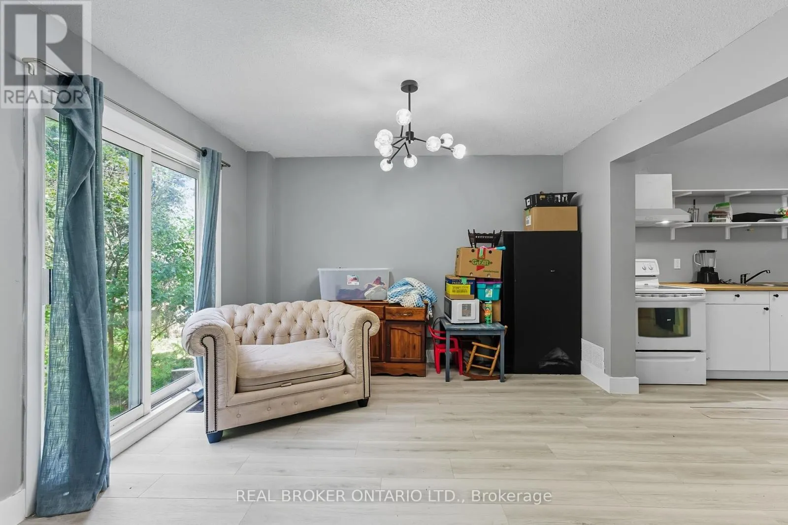 87 ELVIRA STREET W