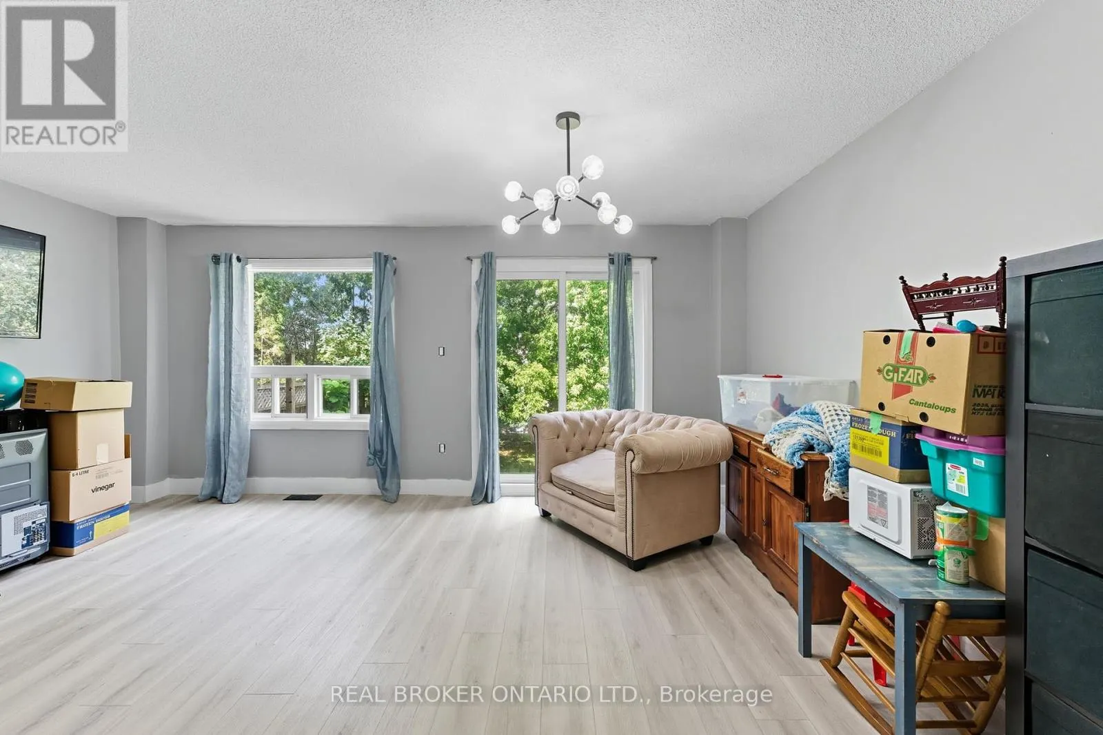 87 ELVIRA STREET W