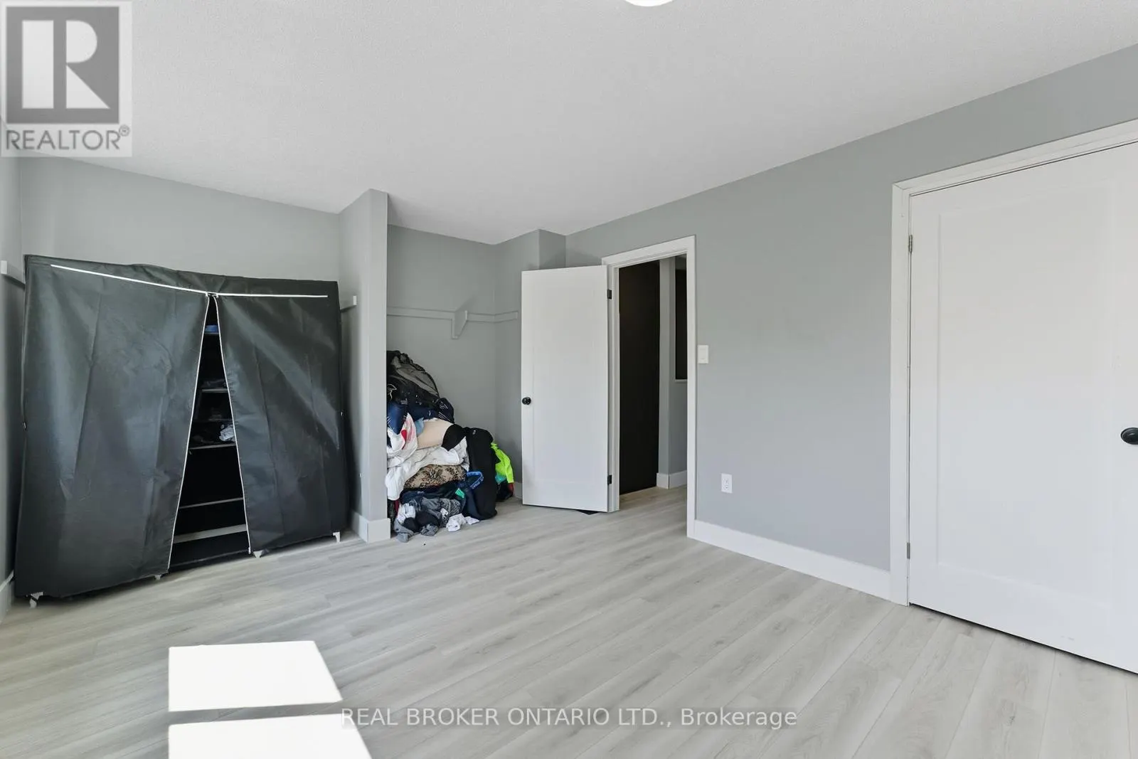 87 ELVIRA STREET W