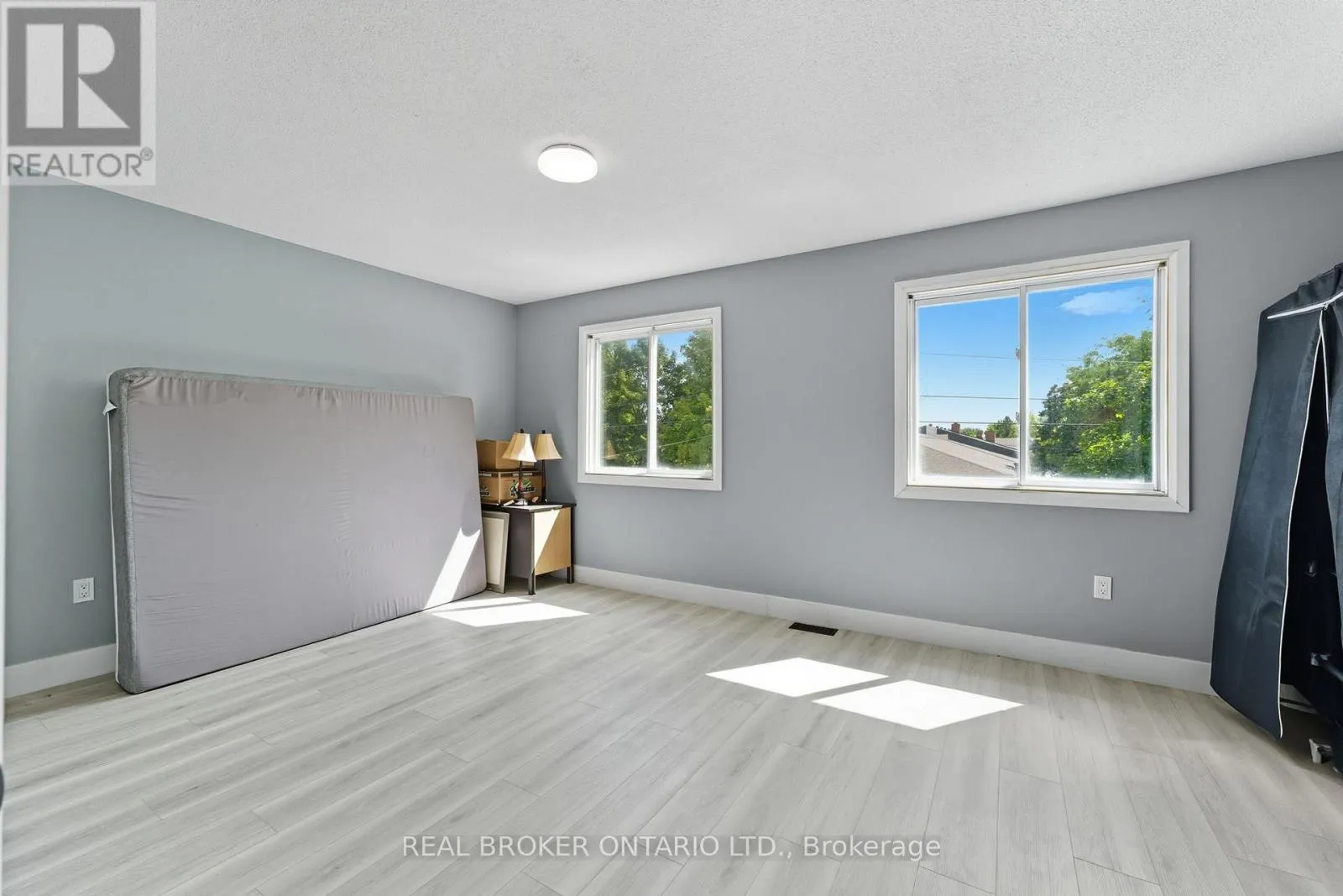 87 ELVIRA STREET W