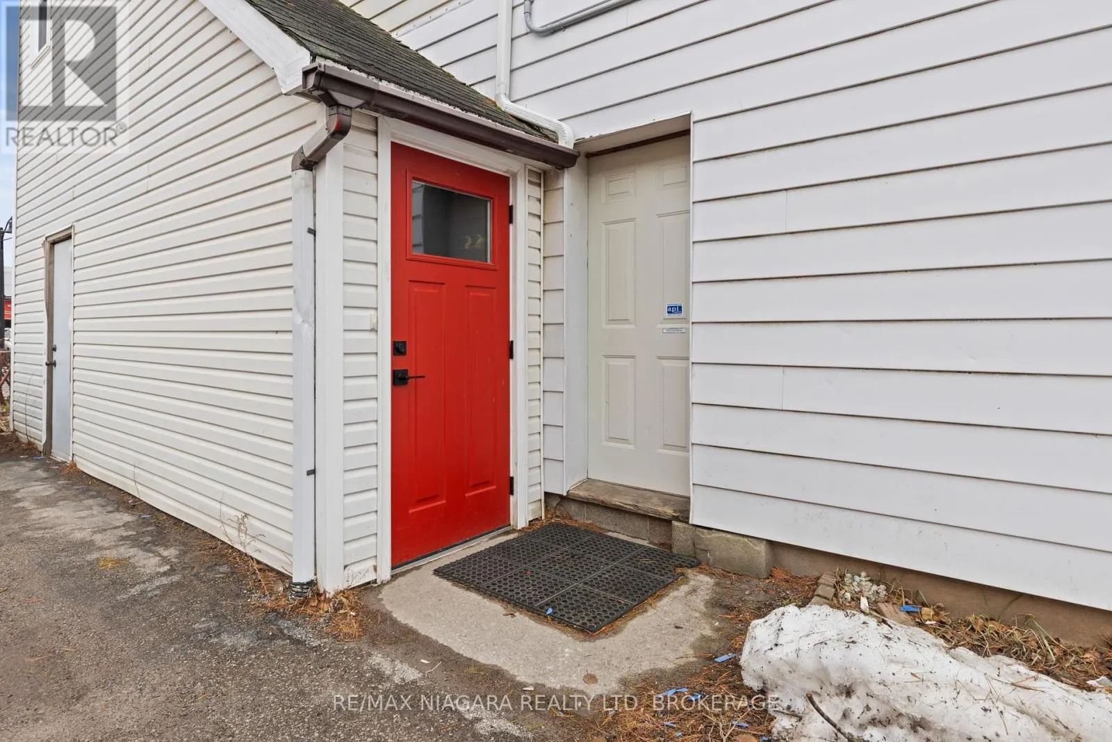 1530 NIAGARA STONE ROAD