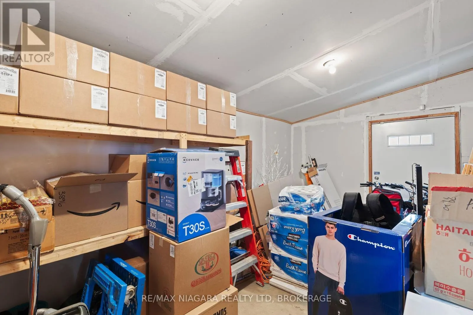 1530 NIAGARA STONE ROAD