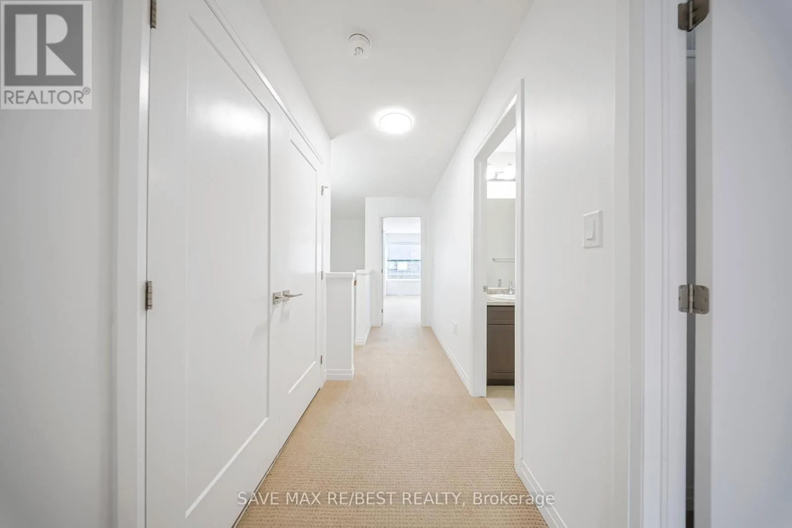 6 GREENWICH AVENUE