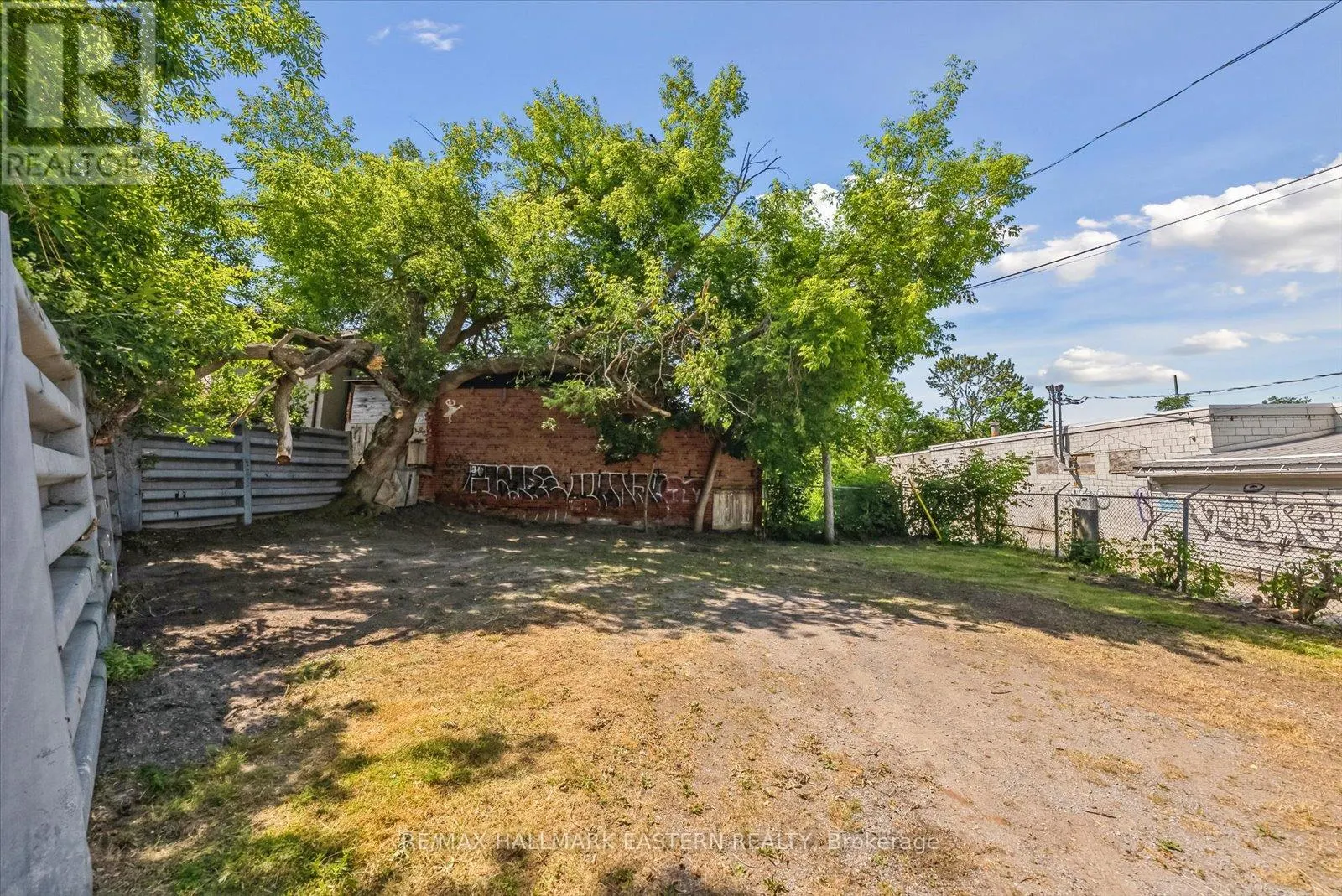 213 BROCK STREET