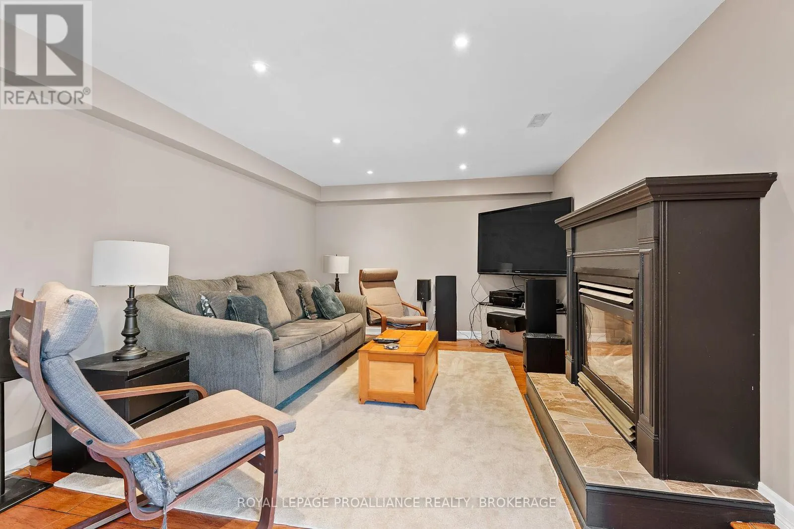 587 TEAL COURT