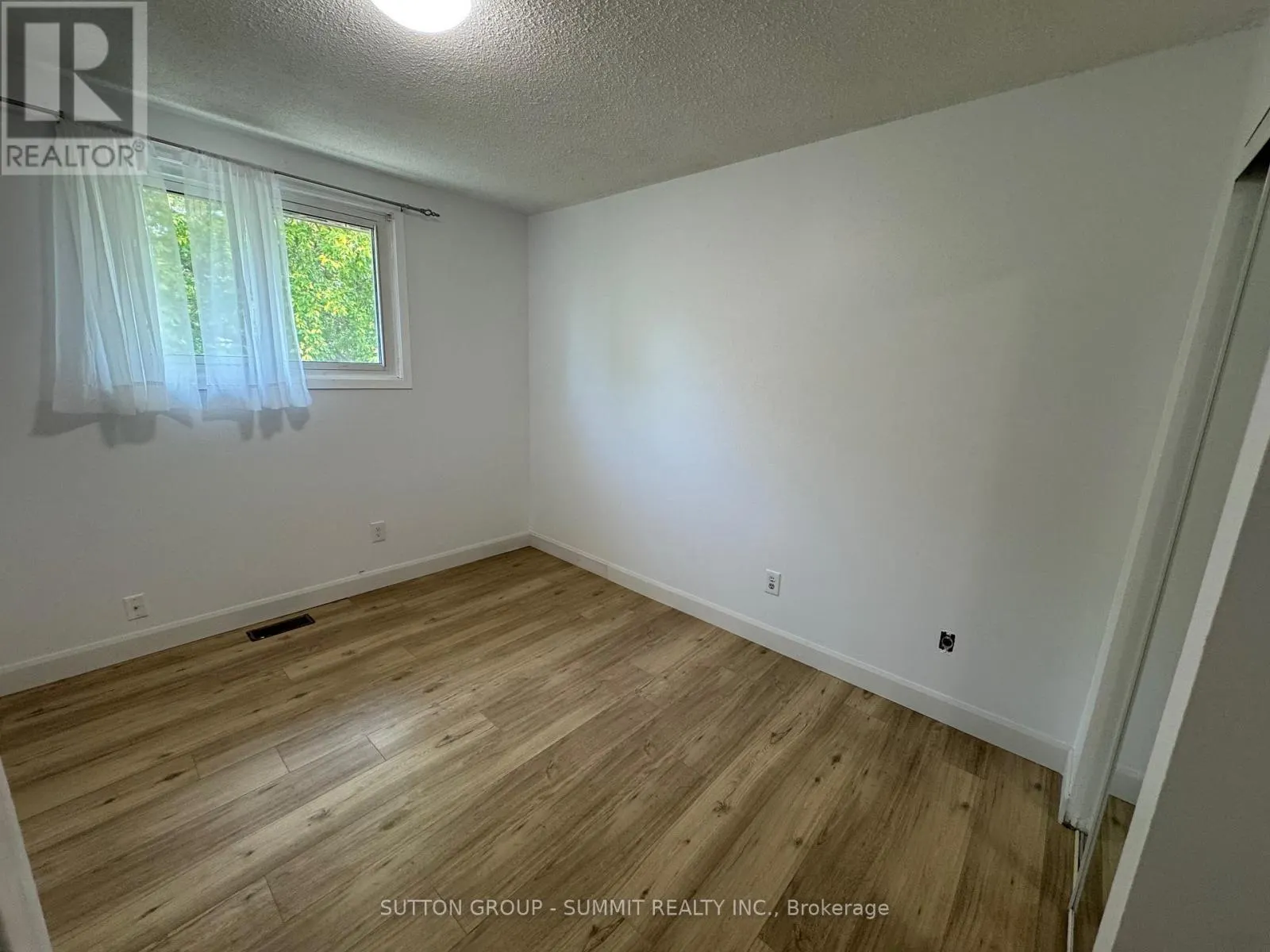 5 FAIRHOLME COURT