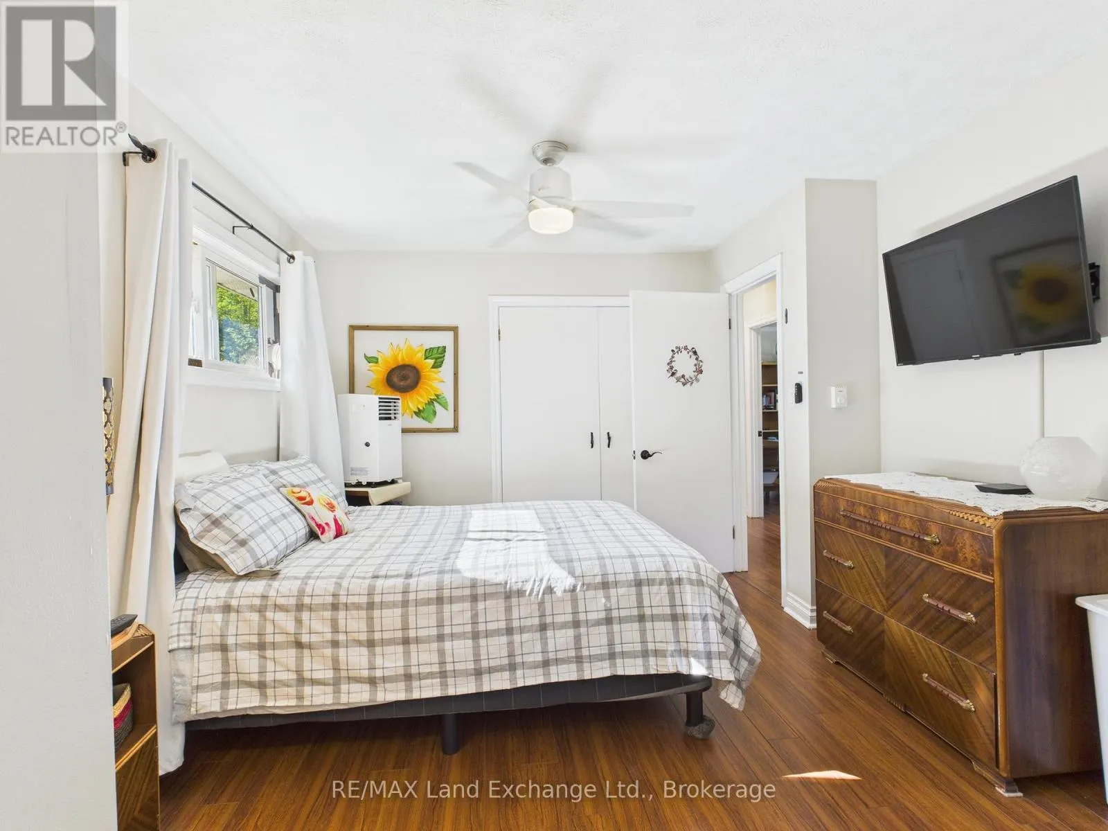 24 BOILER BEACH ROAD