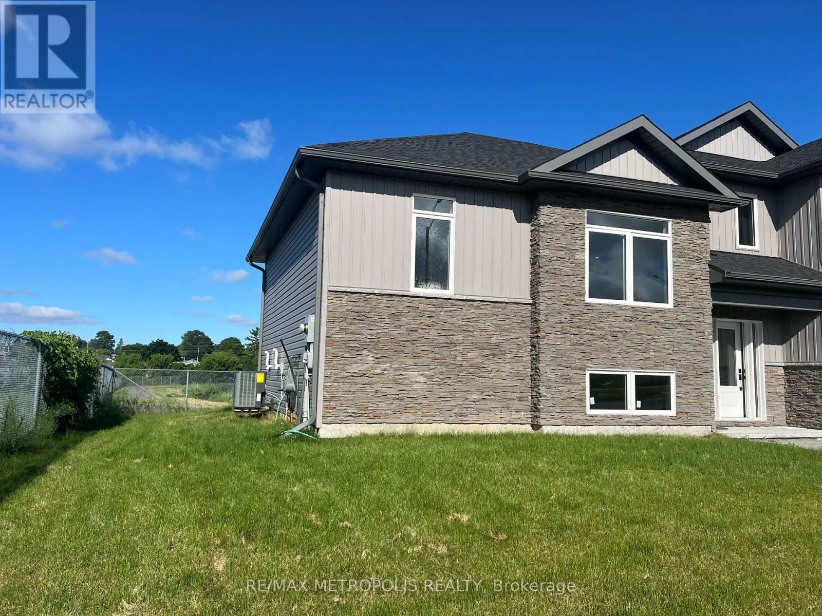 6 SUMMIT CRESCENT