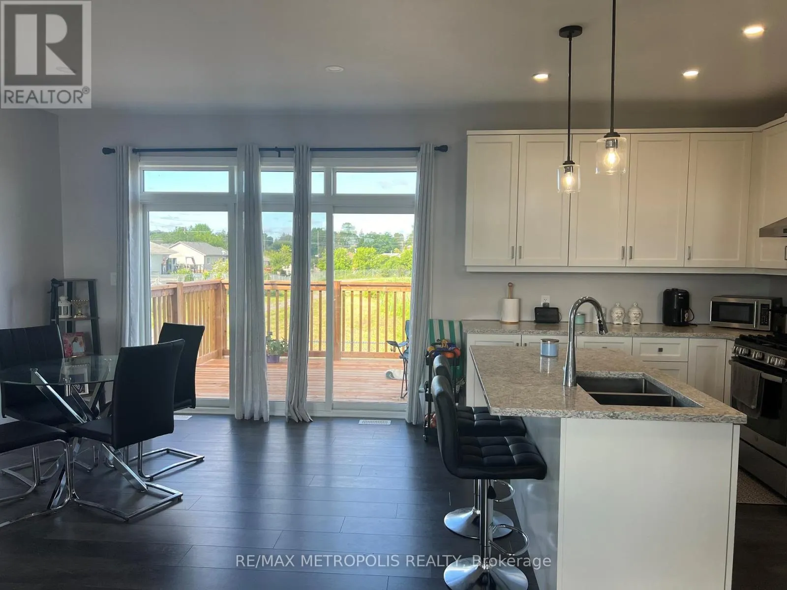 6 SUMMIT CRESCENT