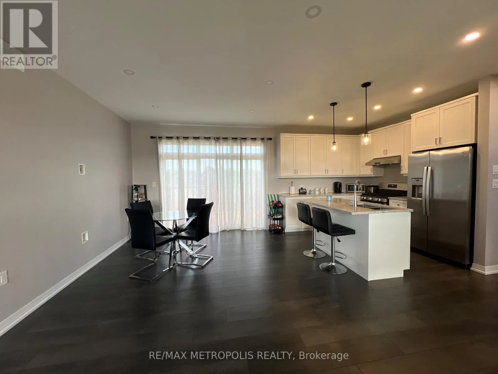 6 SUMMIT CRESCENT