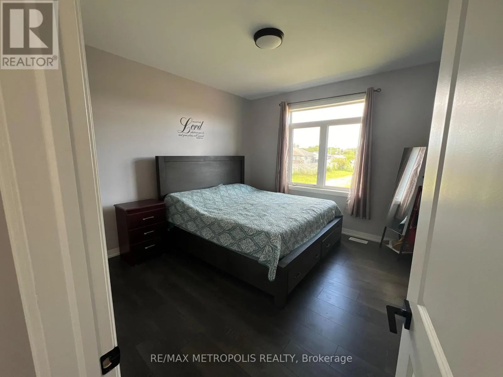 6 SUMMIT CRESCENT