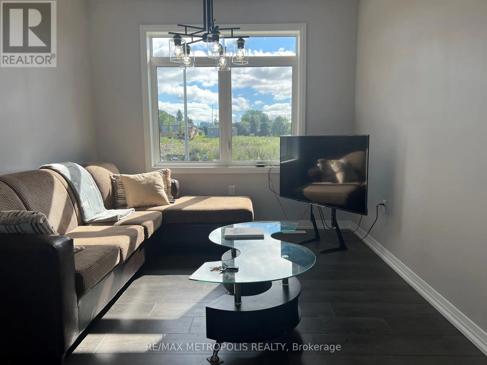 6 SUMMIT CRESCENT