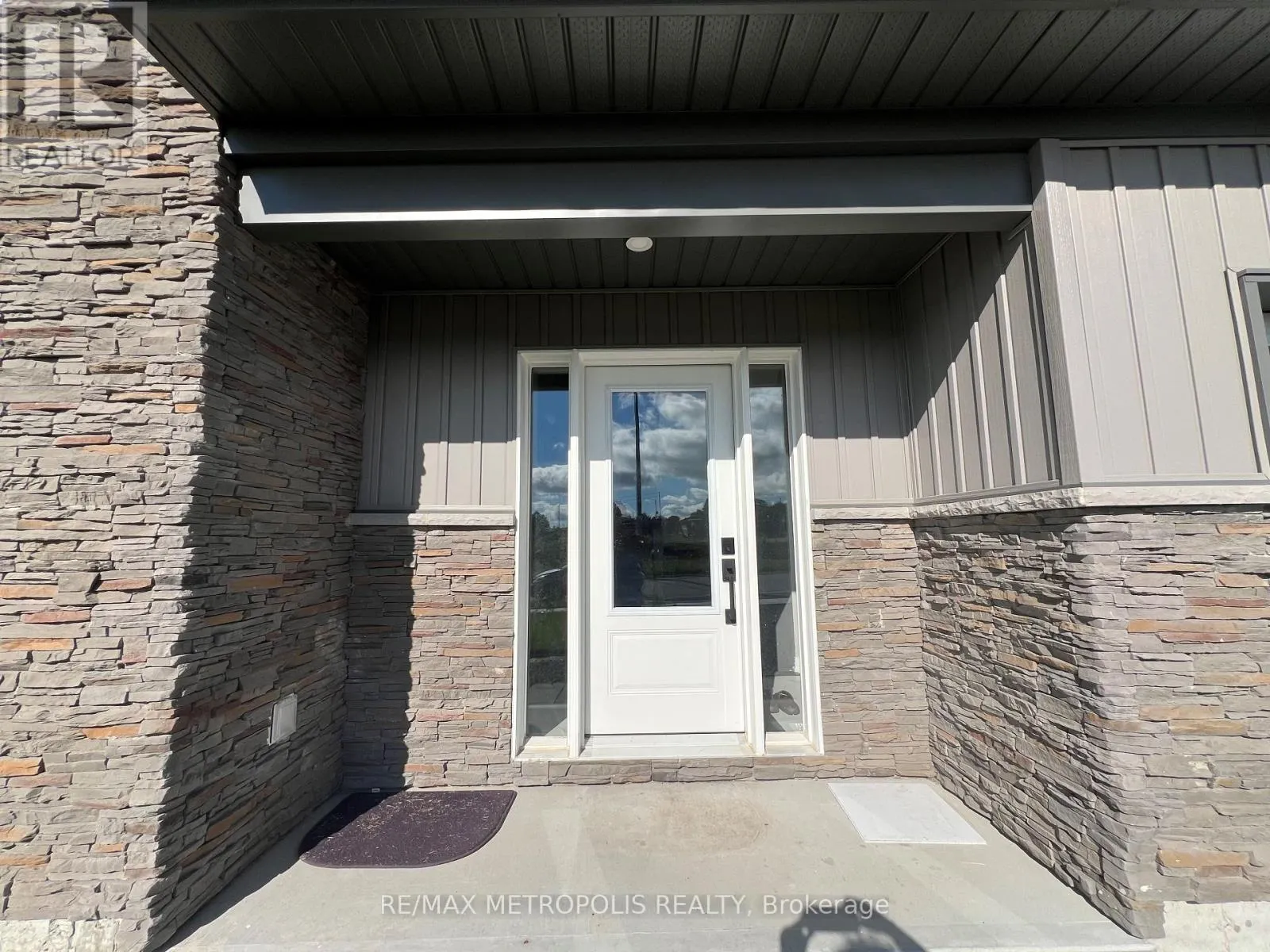 6 SUMMIT CRESCENT