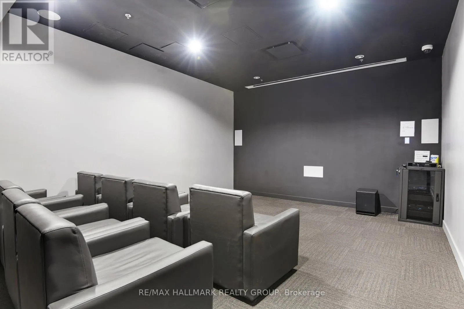 PENTHOUSE 804 - 360 MCLEOD STREET