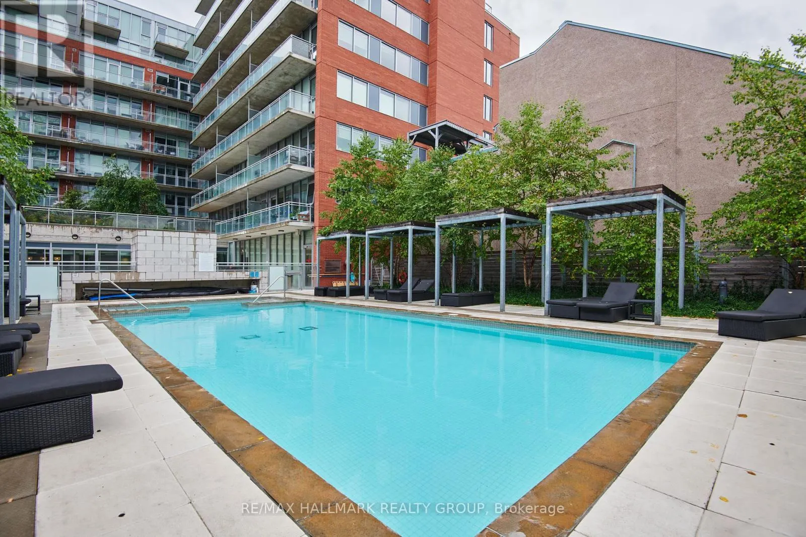 PENTHOUSE 804 - 360 MCLEOD STREET