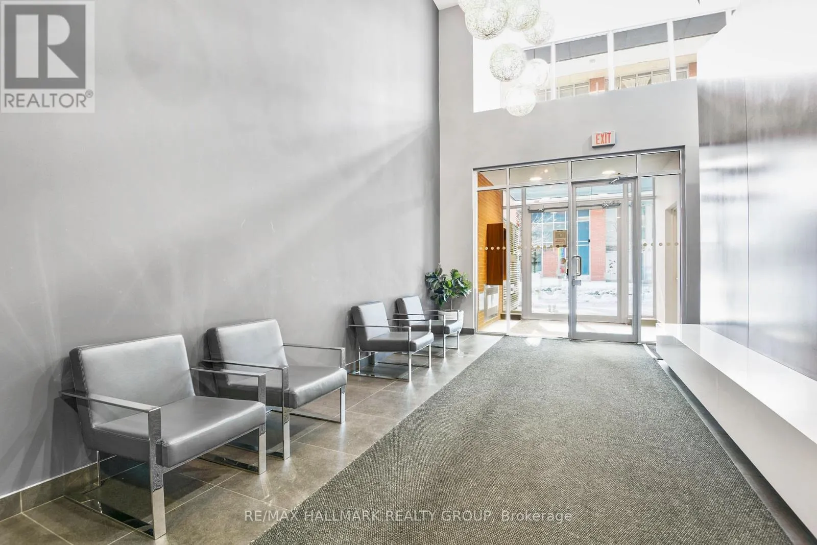 PENTHOUSE 804 - 360 MCLEOD STREET