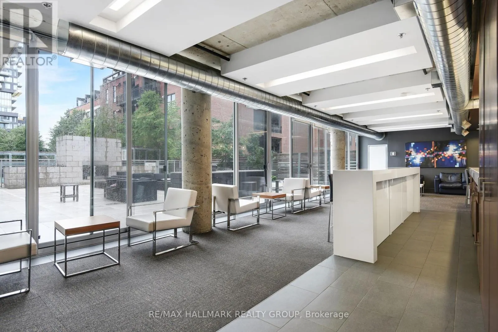 PENTHOUSE 804 - 360 MCLEOD STREET