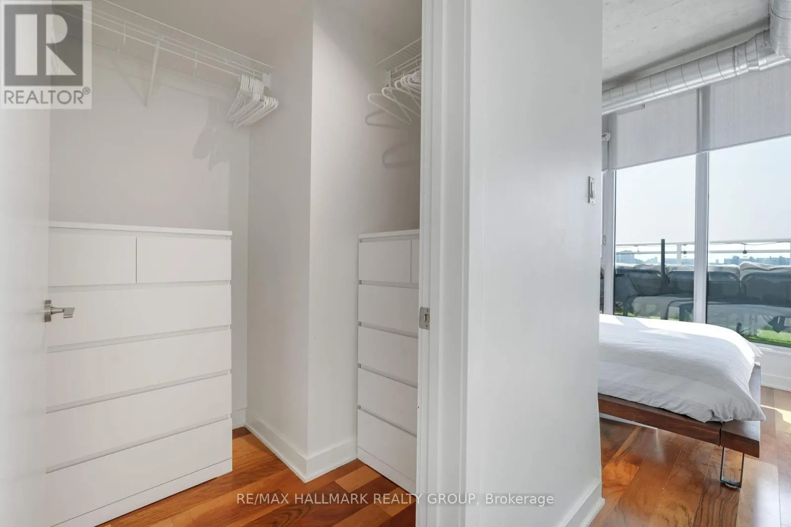 PENTHOUSE 804 - 360 MCLEOD STREET